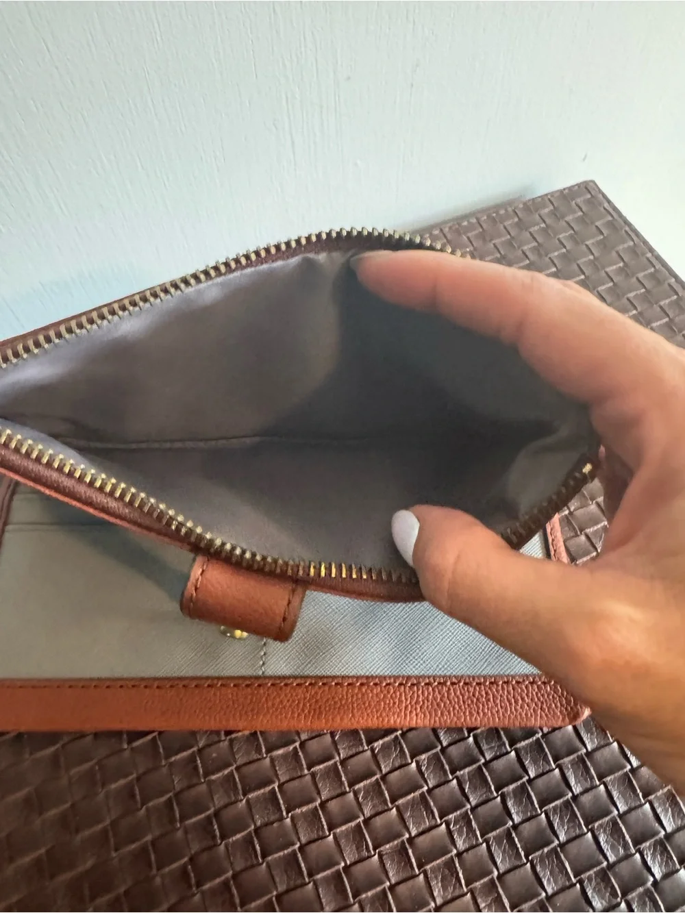 Fossil Tan/Brown Leather Zip Card Holder with Gold Hardware